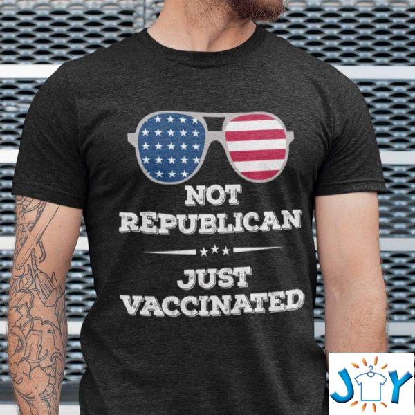 not republican just vaccinated t shirt M